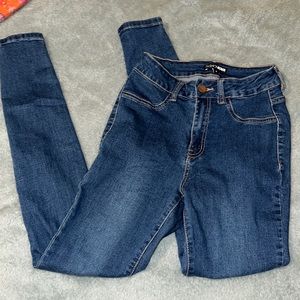 Fashion Nova Skinny Jeans - only worn once !!